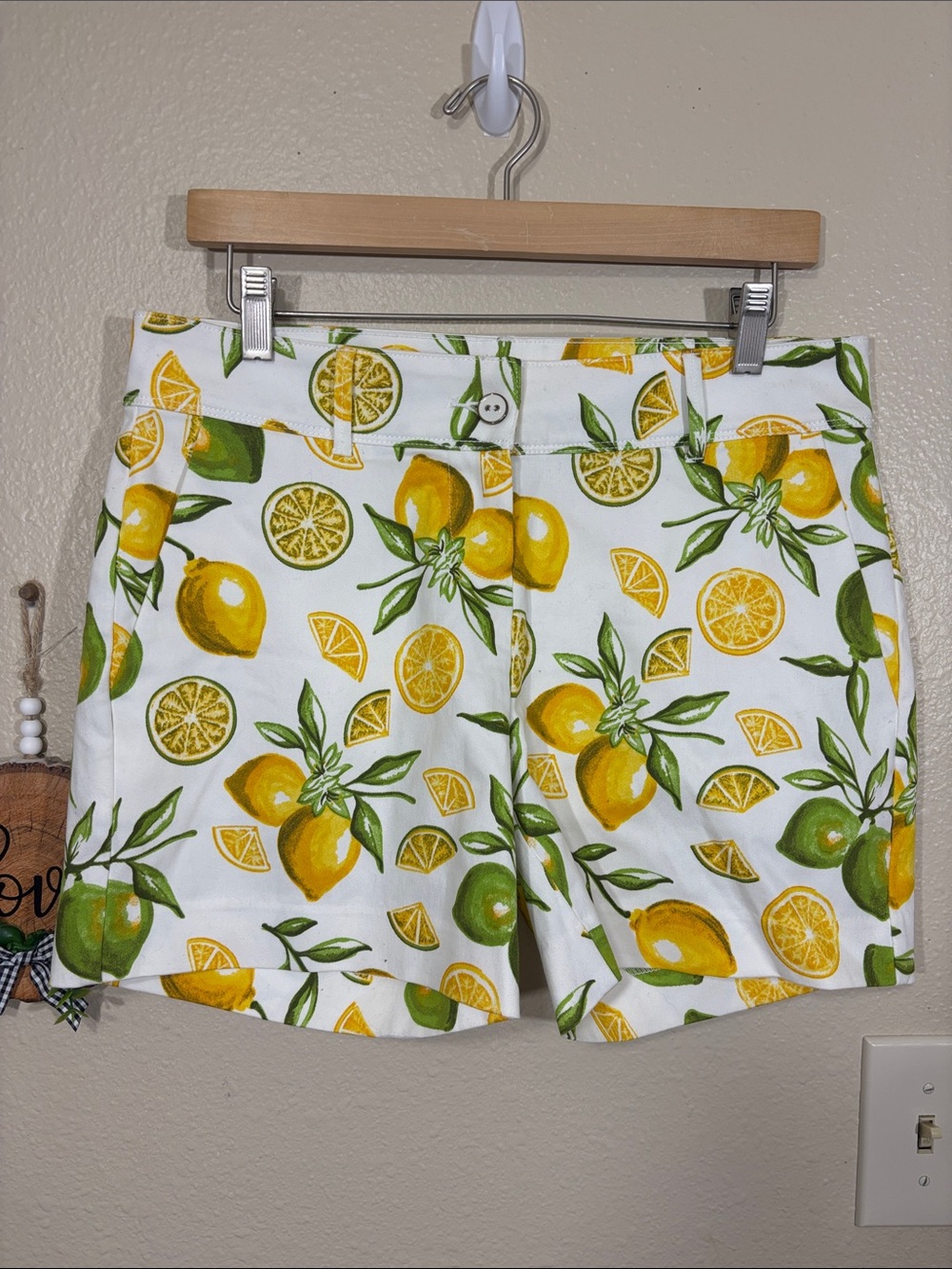 Isaac Mizrahi Lemon Lime Print Chino Shorts Size 6